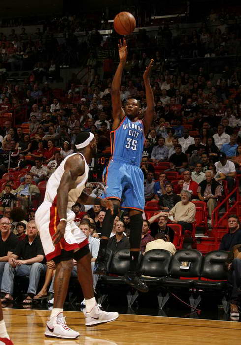 西班牙U21队11月大名单：莫斯克拉领衔，贡萨洛、吉乌在列（西班牙U21公布11月大名单：莫斯克拉领衔，贡萨洛、吉乌入选）