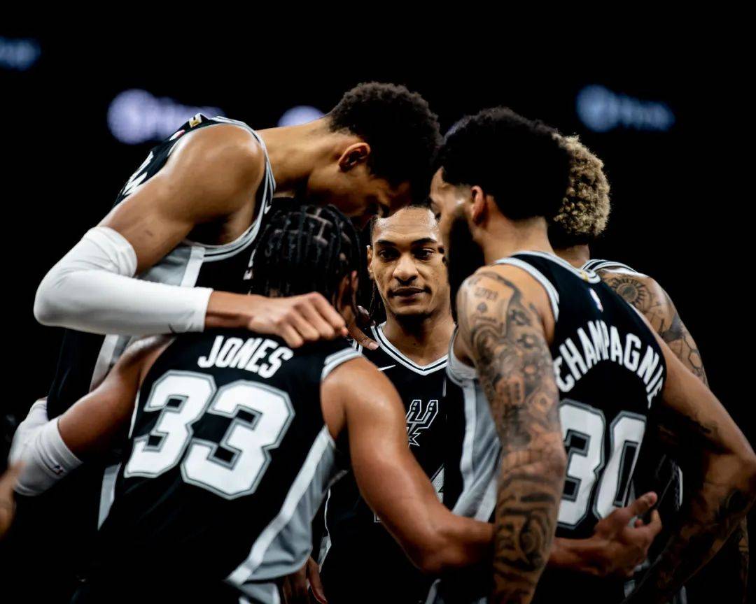 退役巡演都不给？如何评价快船深夜送保罗回家并裁掉的操作？（快船深夜遣返并裁掉保罗，退役巡演无望？如何看待这一操作）