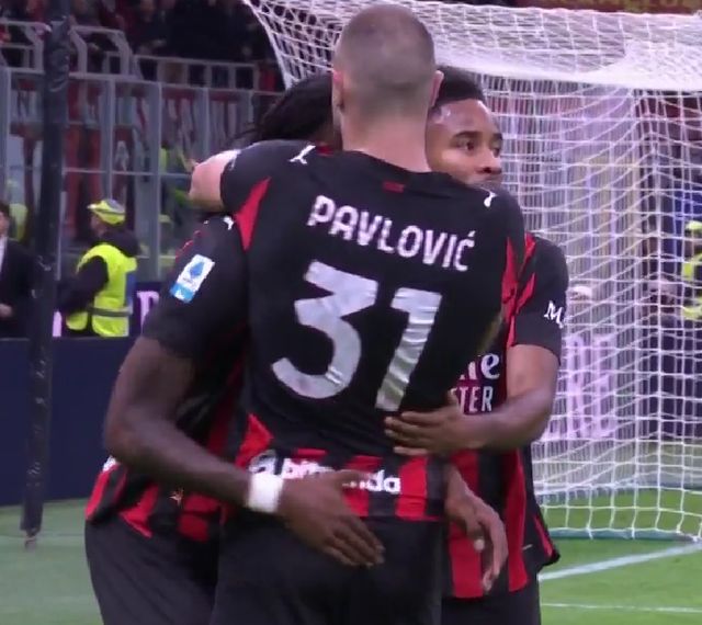 希勒：伊萨克真想走就赶紧卖了，纽卡的夏窗一团糟（希勒：伊萨克若铁心离队就尽快出售，纽卡今夏转会窗一塌糊涂）