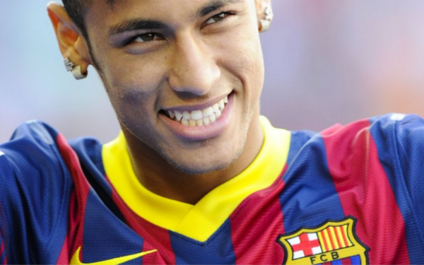 法比奥晒照：仔细看我受伤的右膝，你就知道我们队付出了一切（法比奥晒图：看我右膝的伤，就知道我们拼到极限）