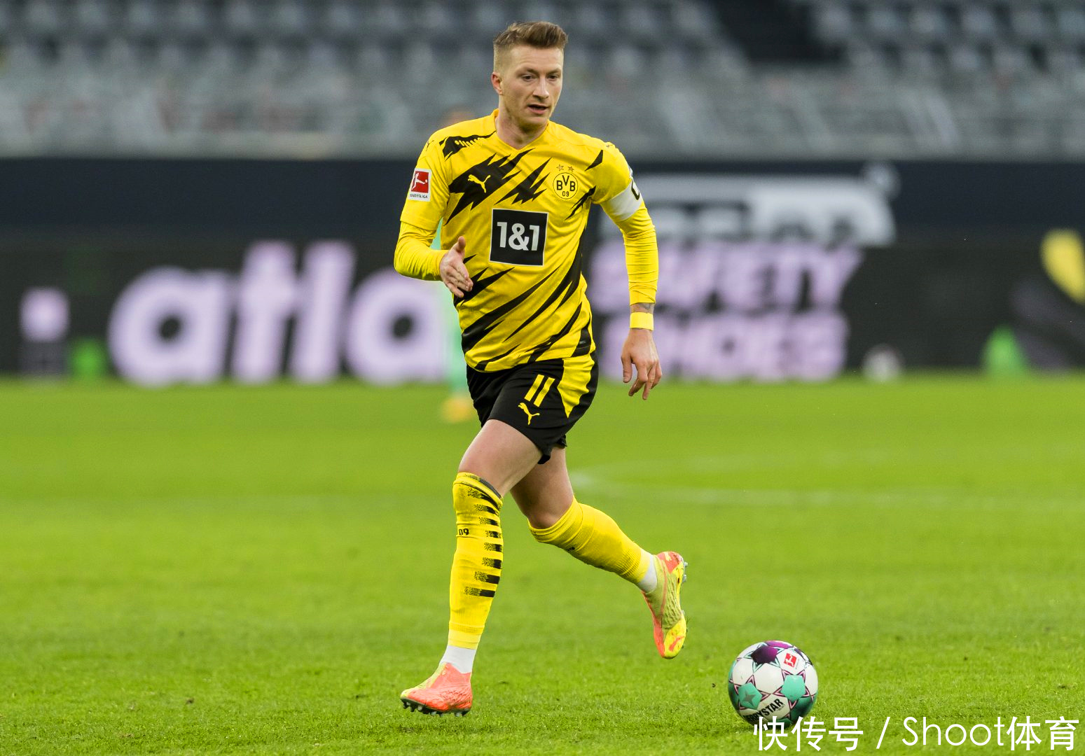 本赛季东契奇缺席时里夫斯场均40分10助攻，今日三节36+9（东契奇缺阵的本季里，里夫斯场均40分10助；今日仅三节已拿36分9助）