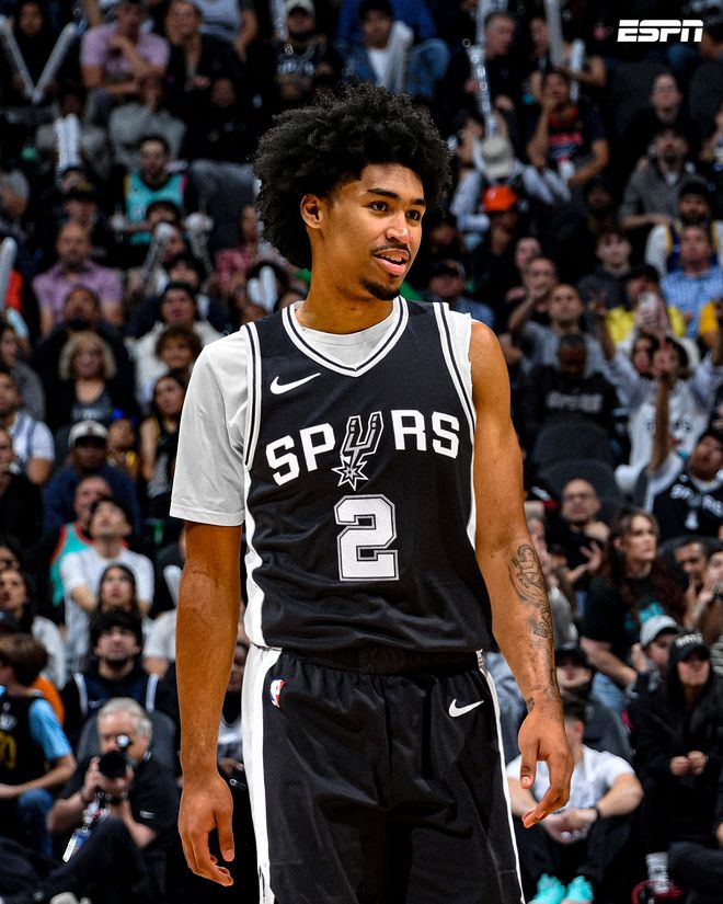 佩莱格里尼：塞维利亚落后时球迷往球场投掷杂物，这样不对（佩莱格里尼：塞维利亚落后时球迷向场内掷物，此举不可取）