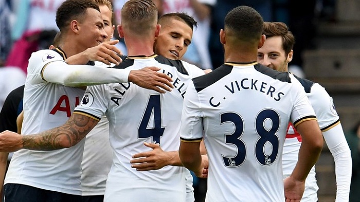 球迷：这球踢得跟动画一样（球迷直呼：这球像动画片一样）