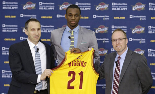 米体预测罗马vs那不勒斯首发：迪巴拉pk霍伊伦，苏莱在列（米体前瞻罗马对阵那不勒斯首发：迪巴拉对决霍伊伦，苏莱入选）