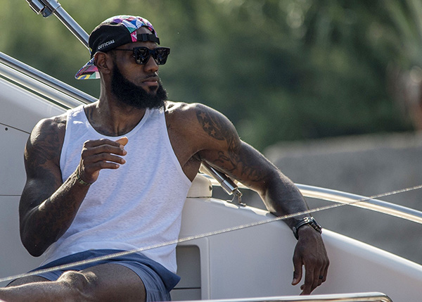 球迷：我们都在见证他的成长（球迷：他的成长，我们一起见证）